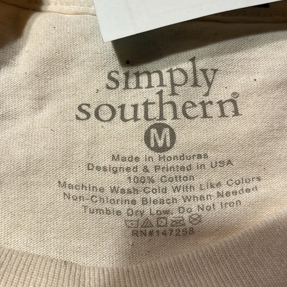 New. T-shirt Simply Southern size medium. - Picture 5 of 5